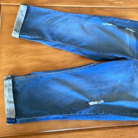 Royalty Distressed Capri Jeans Size: 12 - Picture 5 of 13